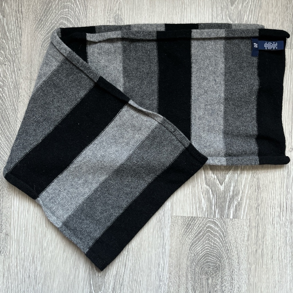 GAP Striped Lambswool Men’s Scarf